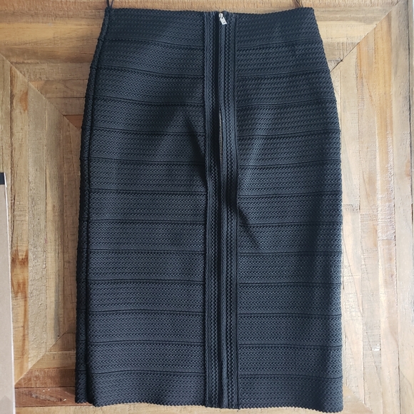 ⏳️⏳️Zara black pencil skirt size small - Picture 2 of 7